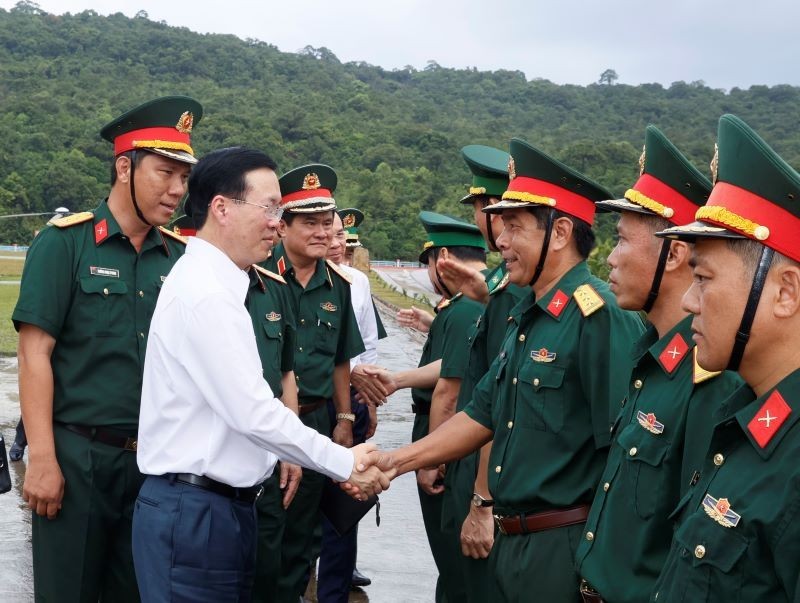 Presidente de Vietnam visita Zona Militar 9