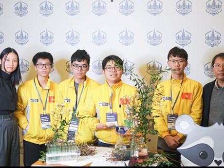 El equipo vietnamita en las finales olímpicas del Proyecto Química 2024. (Foto: moet.gov.vn)