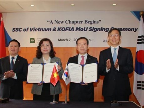 Firma de MoU entre la Comisión Estatal de Valores de Vietnam y la Comisión de Servicios Financieros de Corea del Sur. (Fuente: VNA)