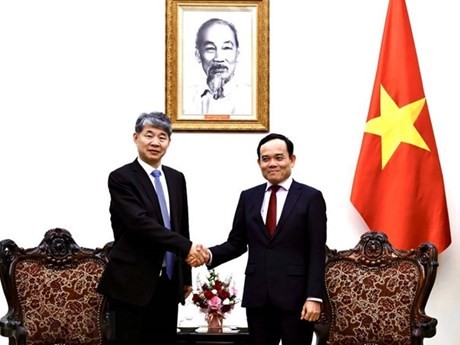 Viceprimer vietnamita recibe al subdirector general de la OIEA