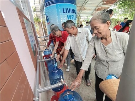 Entregan sistema de filtración de agua a pobres en provincia vietnamita. (Fotografía: VNA)