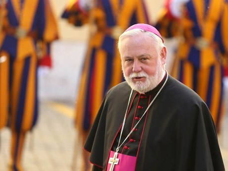 El arzobispo Paul Richard Gallagher, secretario para las relaciones con los Estados y las Organizaciones Internacionales de la Santa Sede (Fuente: cgvdt.vn)