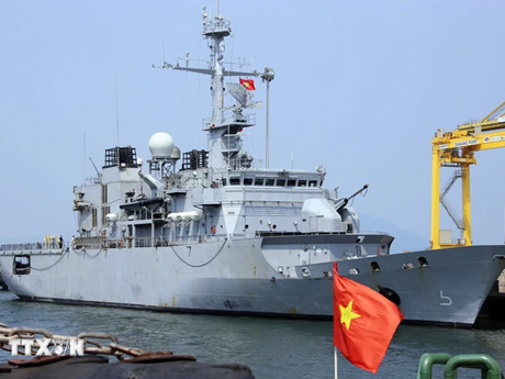 La fragata Vendémiaire de la Armada francesa en el puerto de Tien Sa (Fuente: VNA) 