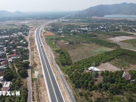 Autopista Cam Lam-Vinh Hao antes de su inauguración (Foto: VNA)