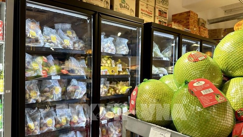 Frutas vietnamitas se venden en un supermercado en Francia (Fuente: VNA)