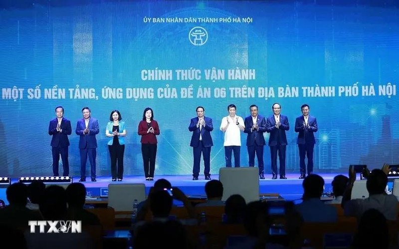 El primer ministro de Vietnam, Pham Minh Chinh (en el medio) en la Conferencia. (Fuente: VNA)