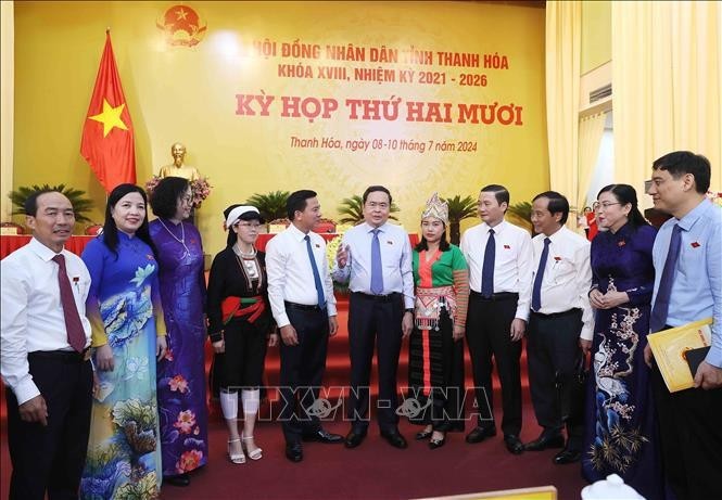 El presidente de la Asamblea Nacional de Vietnam, Tran Thanh Man, y los delegados en la cita. (Fuente: VNA)