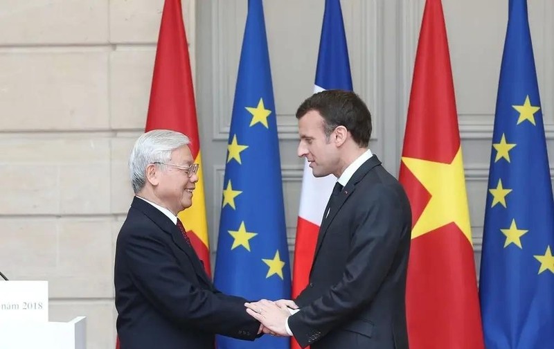 El secretario general del PCV, Nguyen Phu Trong, y el presidente francés, Emmanuel Macron, se reúnen en la visita oficial a Francia en 2018 (Fuente: VNA)