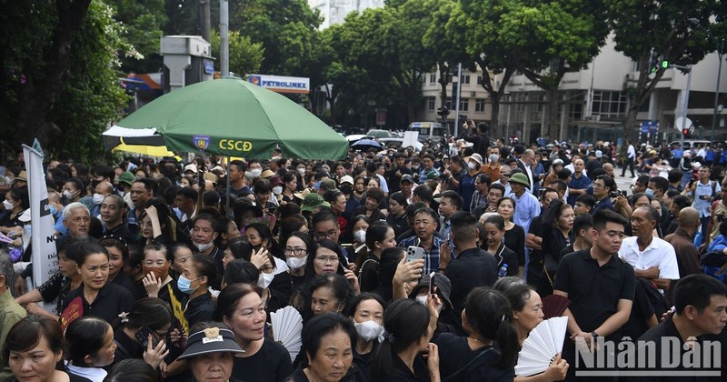 [Foto] Una multitud rinde homenaje póstumo al secretario general