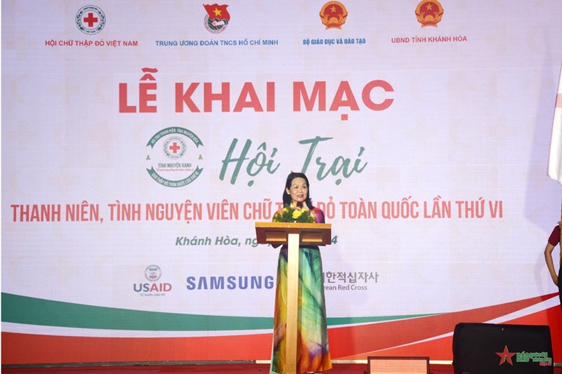 La presidenta de la Cruz Roja de Vietnam, Bui Thi Hoa, pronuncia el discurso inaugural. 