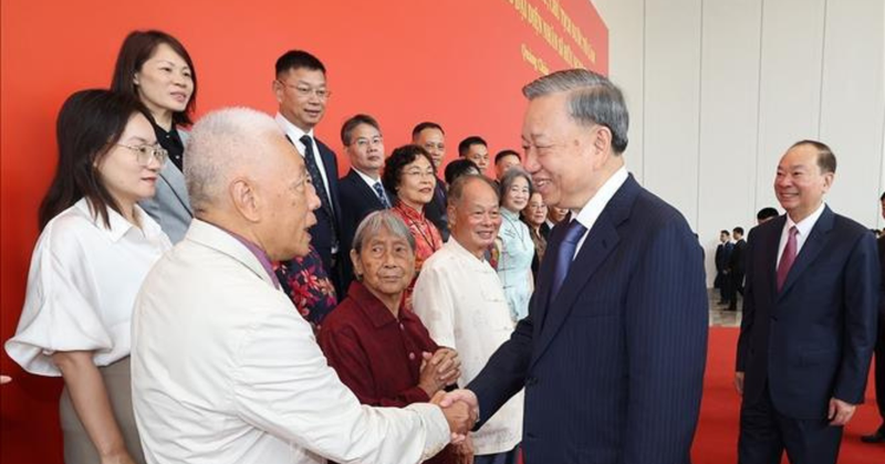 [Foto] Líder vietnamita se reúne con personas chinas que contribuyen a amistad entre ambos países