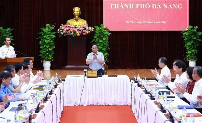 El primer ministro de Vietnam, Pham Minh Chinh, preside la reunión (Foto: VNA)