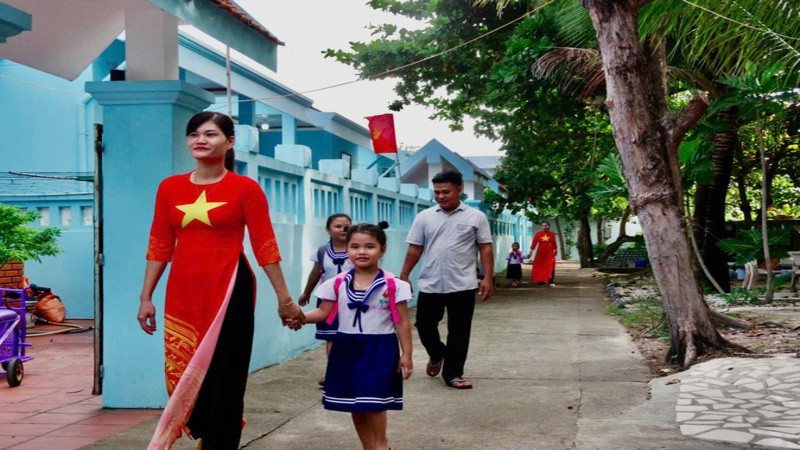 Ceremonia inaugural del nuevo año escolar en Truong Sa