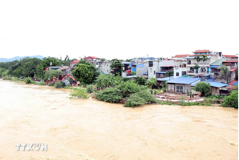 El nivel de agua del río Cau, en la provincia norvietnamita de Thai Nguyen, continúa elevando. (Foto: VNA)