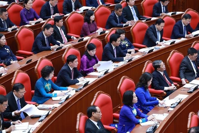 Los delegados participan en el décimo pleno del Comité Central del Partido Comunista de Vietnam. (Fuente: VNA)