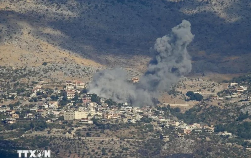 El humo después de un ataque aéreo israelí en Kfarchouba, Líbano, el 16 de septiembre de 2024. (Fuente: Xinhua/VNA)