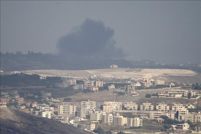 Humo después de un ataque aéreo israelí en Qantara, Líbano, el 22 de septiembre de 2024. (Foto: Xinhua/VNA)