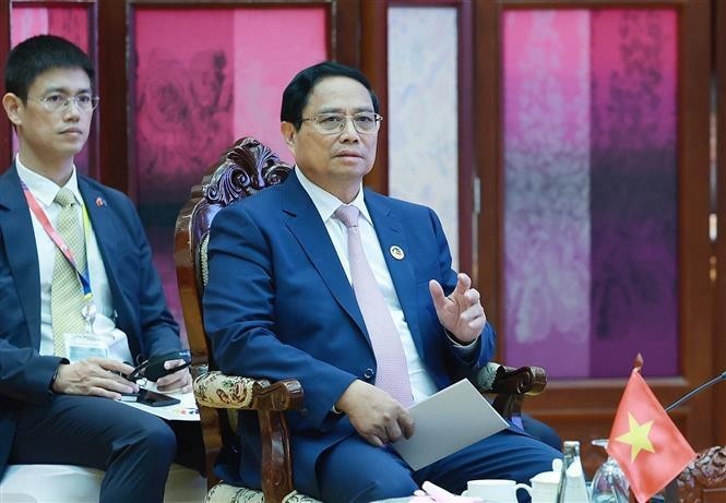 El primer ministro Pham Minh Chinh pronuncia su discurso en la reunión (Fuente: VNA)