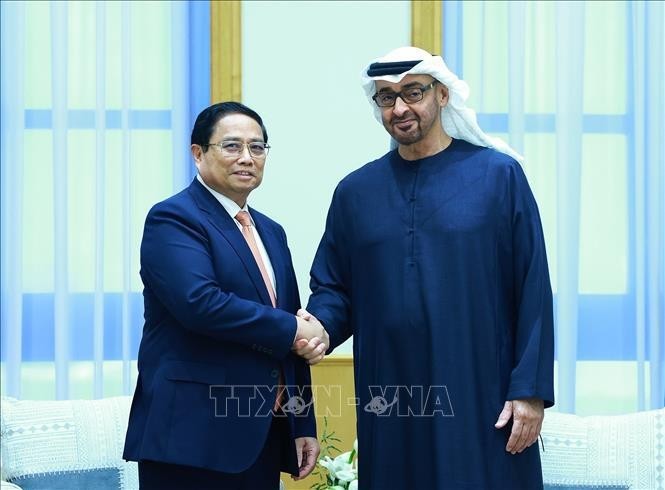 El primer ministro de Vietnam, Pham Minh Chinh, se reúne con el presidente de EAU, Sheikh Mohammed bin Zayed Al Nahyan. (Foto: VNA)