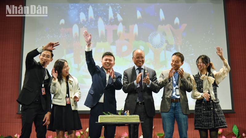 Conmemoran 20 aniversario de la fundación de la Unión de Estudiantes Vietnamitas en Francia.