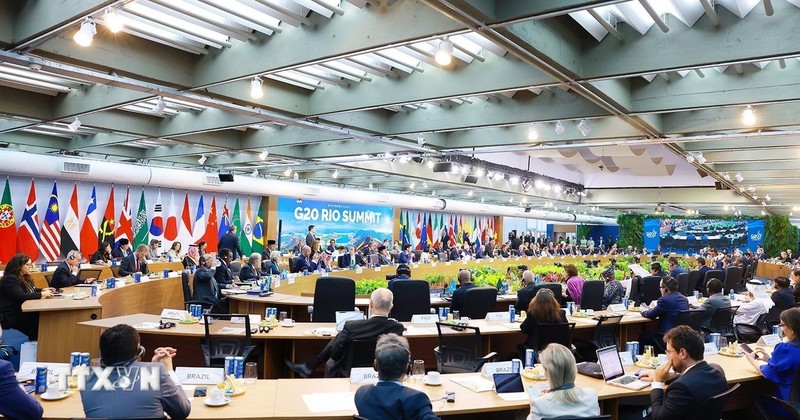 [Foto] Premier vietnamita asiste a sesión de debate sobre desarrollo sostenible