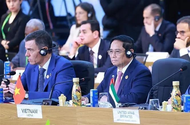 El primer ministro de Vietnam, Pham Minh Chinh, asiste a la sesión sobre la erradicación del hambre y pobreza de la Cumbre del G20 (Foto: VNA)