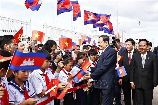 [Foto] Presidente de Asamblea Nacional de Vietnam inicia visita oficial a Camboya