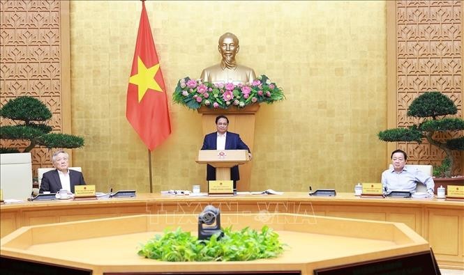 El primer ministro de Vietnam, Pham Minh Chinh preside la reunión ordinaria del Gobierno (Fuente: VNA)