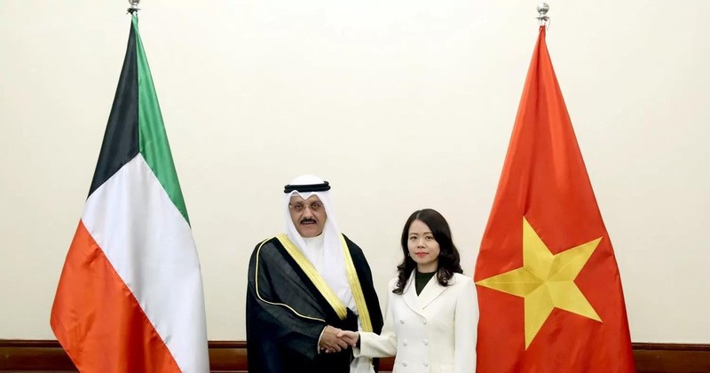 La viceministra de Relaciones Exteriores de Vietnam, Nguyen Minh Hang, y el ministro adjunto de Asuntos Exteriores para Asuntos de Asia, Sameeh Essa Johar Hayat. (Fuente: VNA)