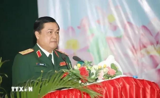 El teniente general Do Van Banh, comisionado político de la Academia Nacional de Defensa de Vietnam, habla en el evento. (Foto: VNA)