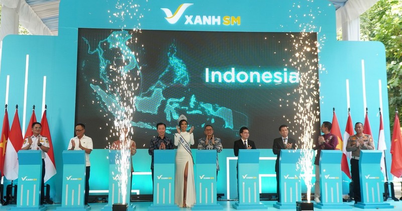 La empresa GSM lanza el servicio de taxi eléctrico SM Green en Indonesia. (Foto: VNA)