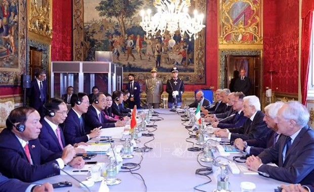 Panorama de la reunión entre el presidente vietnamita, Vo Van Thuong, y su homólogo anfitrión, Sergio Mattarella. (Fotografía: VNA)