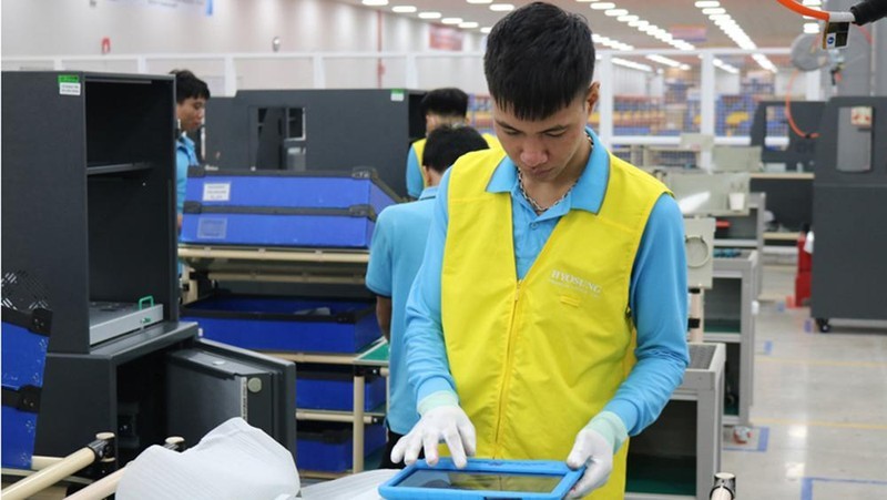 En una fábrica en Bac Ninh. (Fotografía: Nhan Dan)