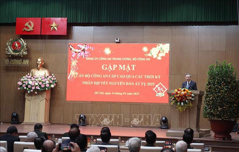 El secretario general del Partido Comunista de Vietnam, To Lam, pronuncia un discurso en la reunión. (Fotografía: VNA)