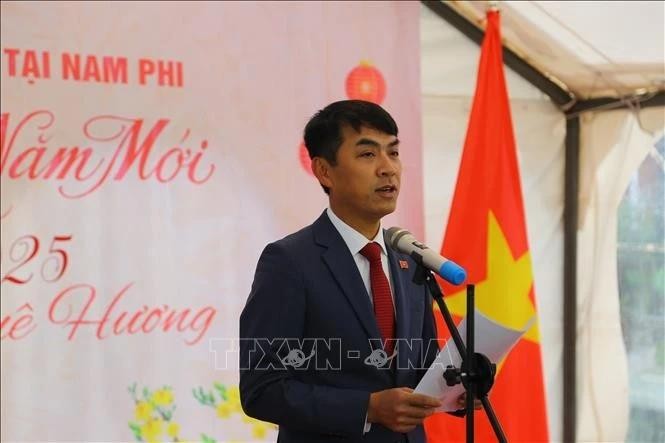 El embajador de Vietnam en Sudáfrica, Hoang Sy Cuong, habla en el evento. (Fotografía: VNA)