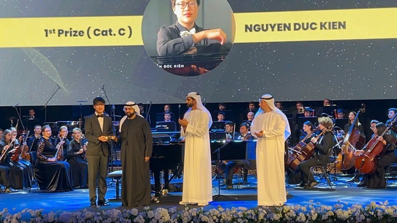 Nguyen Duc Kien, estudiante de la Academia Nacional de Música de Vietnam, gana un primer premio en el sexto Concurso Internacional de Piano Fujairah. (Fotografía: Nhan Dan)