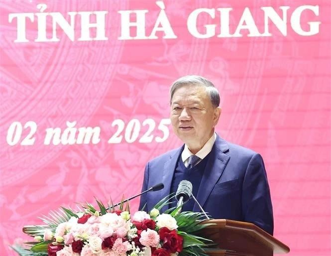 El secretario general del Partido Comunista de Vietnam, To Lam, habla en la reunión. (Fotografía: VNA)