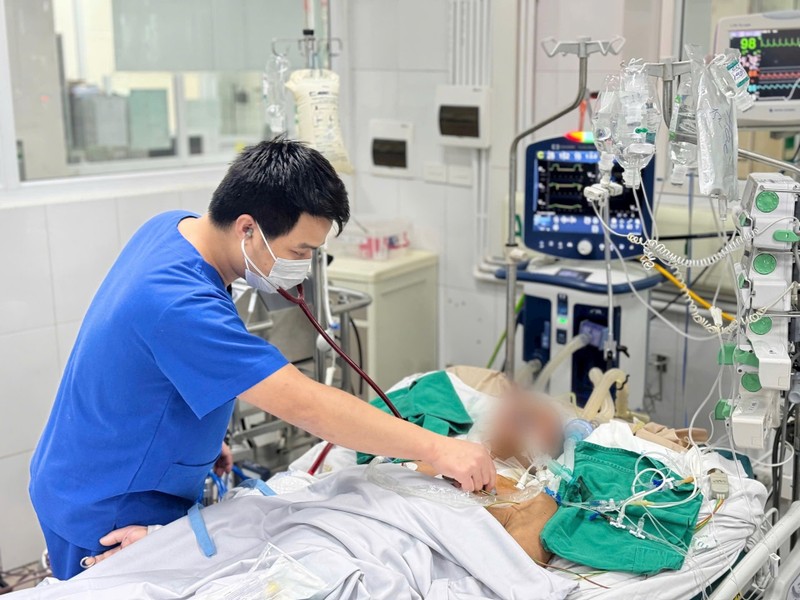 Un paciente de gripe estacional bajo tratamiento en el Hospital Central de Enfermedades Tropicales de Vietnam. (Fotografía: Hospital Central de Enfermedades Tropicales de Vietnam)