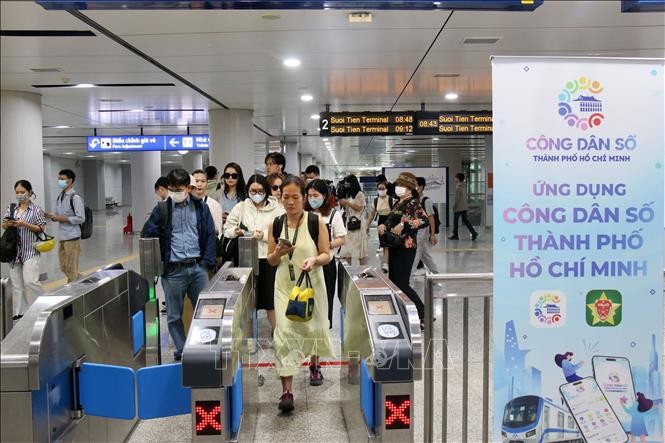 En una estación de la línea de metro Ben Thanh-Suoi Tien. (Fotografía: VNA)