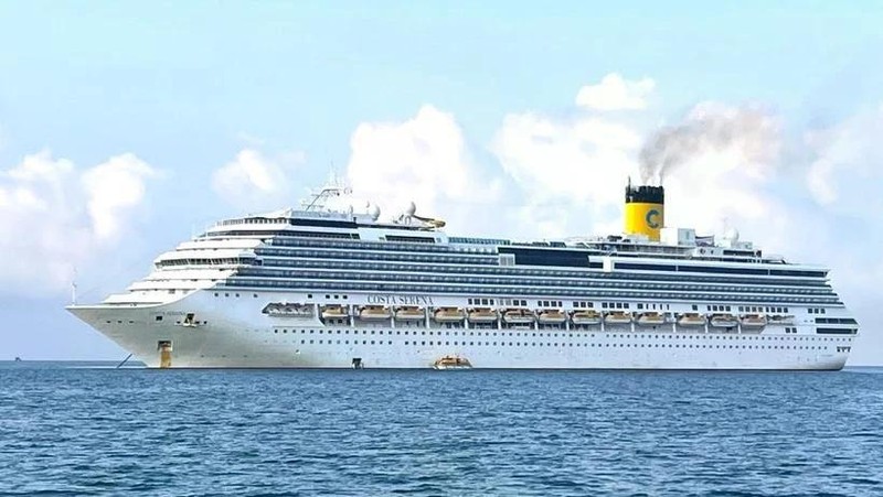 El crucero Costa Serena, con bandera italiana. (Fotografía: VNA)