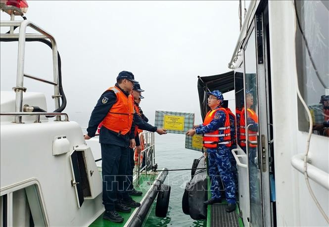 Los guardacostas de Vietnam y China realizan una patrulla conjunta en el Golfo de Tonkín. (Fotografía: VNA)