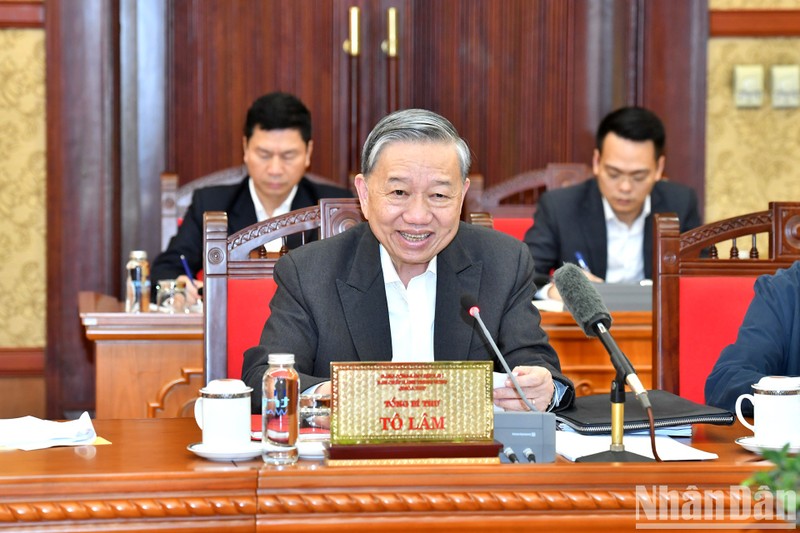 El secretario general del Partido Comunista de Vietnam, To Lam, interviene en la reunión. (Fotografía: Nhan Dan)