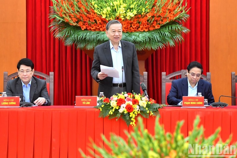 El secretario general del Partido Comunista de Vietnam, To Lam, interviene en la reunión. (Fotografía: Nhan Dan)