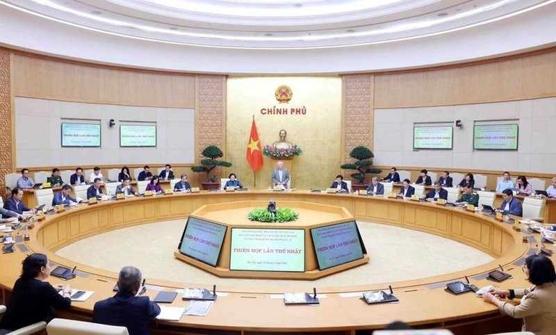 En una reunión del Gobierno vietnamita sobre la fusión de ciertas unidades administrativas. (Fotografía: VNA)