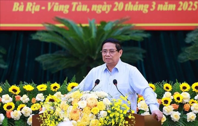 El primer ministro de Vietnam, Pham Minh Chinh, habla en la conferencia. (Fotografía: VNA)