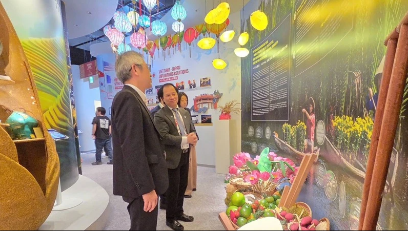 Productos agrícolas para la exportación de Vietnam en exhibición en la EXPO 2025. (Fotografía: Nhan Dan)