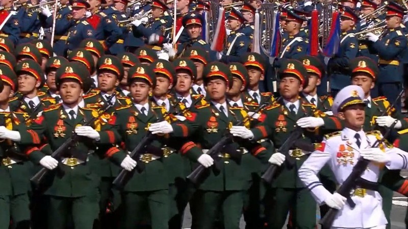 La delegación del Ejército Popular de Vietnam en el desfile. (Fotografía: Captura de pantalla)