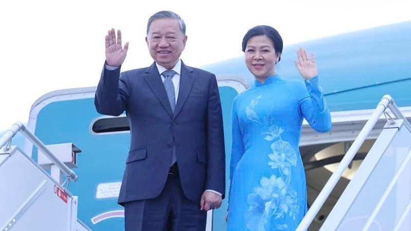 El secretario general del Partido Comunista de Vietnam, To Lam, y su esposa parten de Minsk, capital bielorrusa, hacia Hanói. (Foto: VNA)