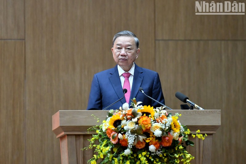 El secretario general del Partido Comunista de Vietnam, To Lam, interviene en la conferencia. (Fotografía: Nhan Dan)