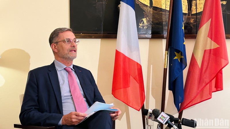 El embajador de Francia en Vietnam, Olivier Brochet. (Fotografía: Nhan Dan)